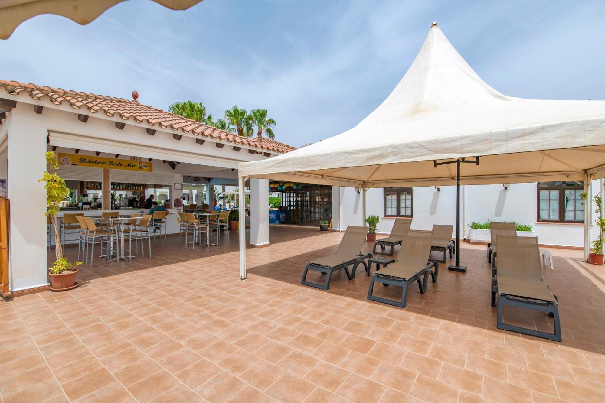 Siesta Mar One Bedroom Apartments Cala En Porter  外观 照片